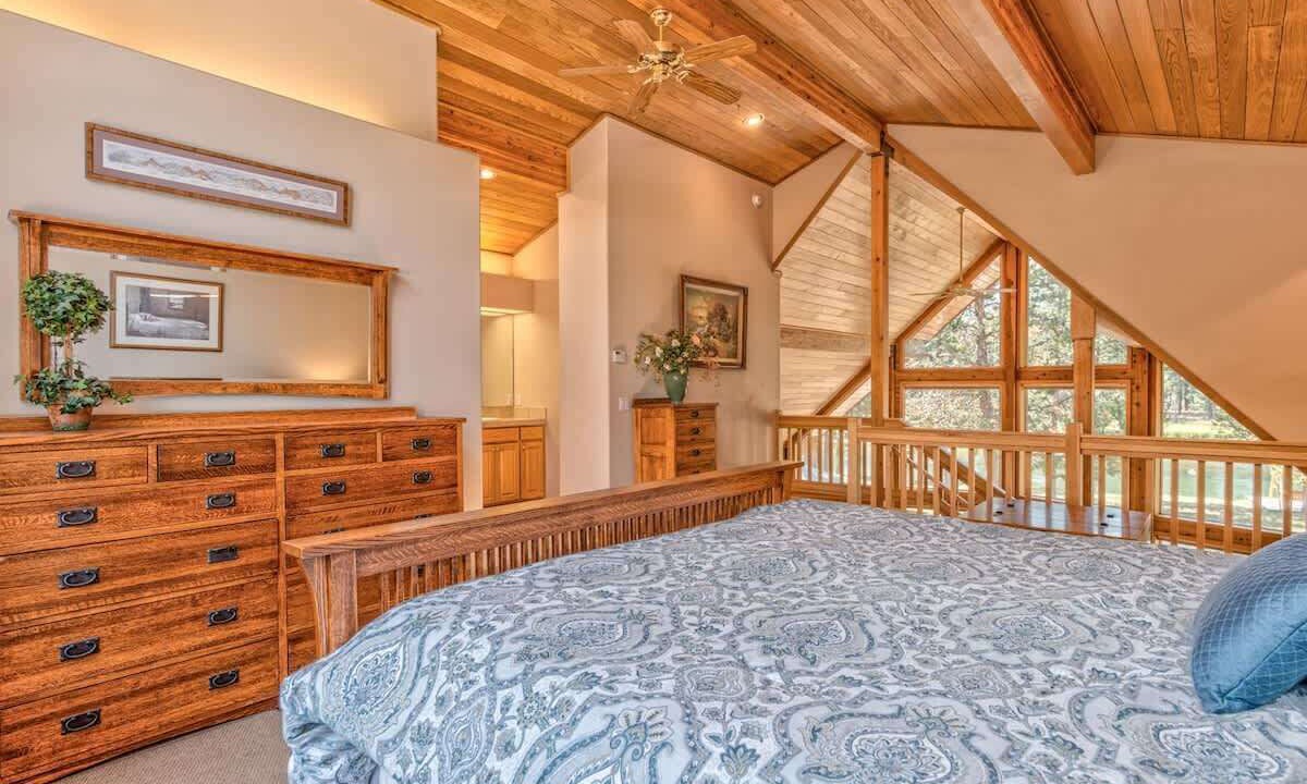 Photo of Bedroom in Oregon Water Wonderland