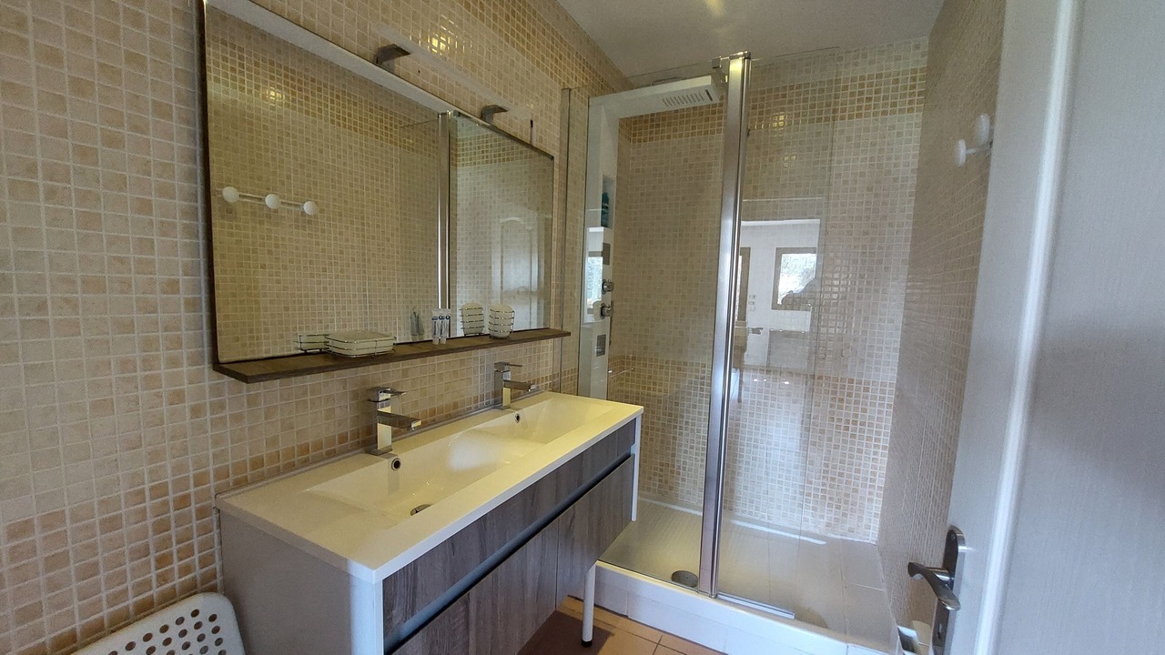 Photo of Bathroom in Superbolquere