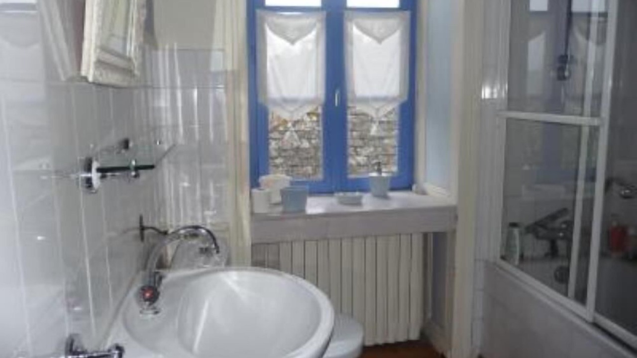 Photo of Bathroom in Groix