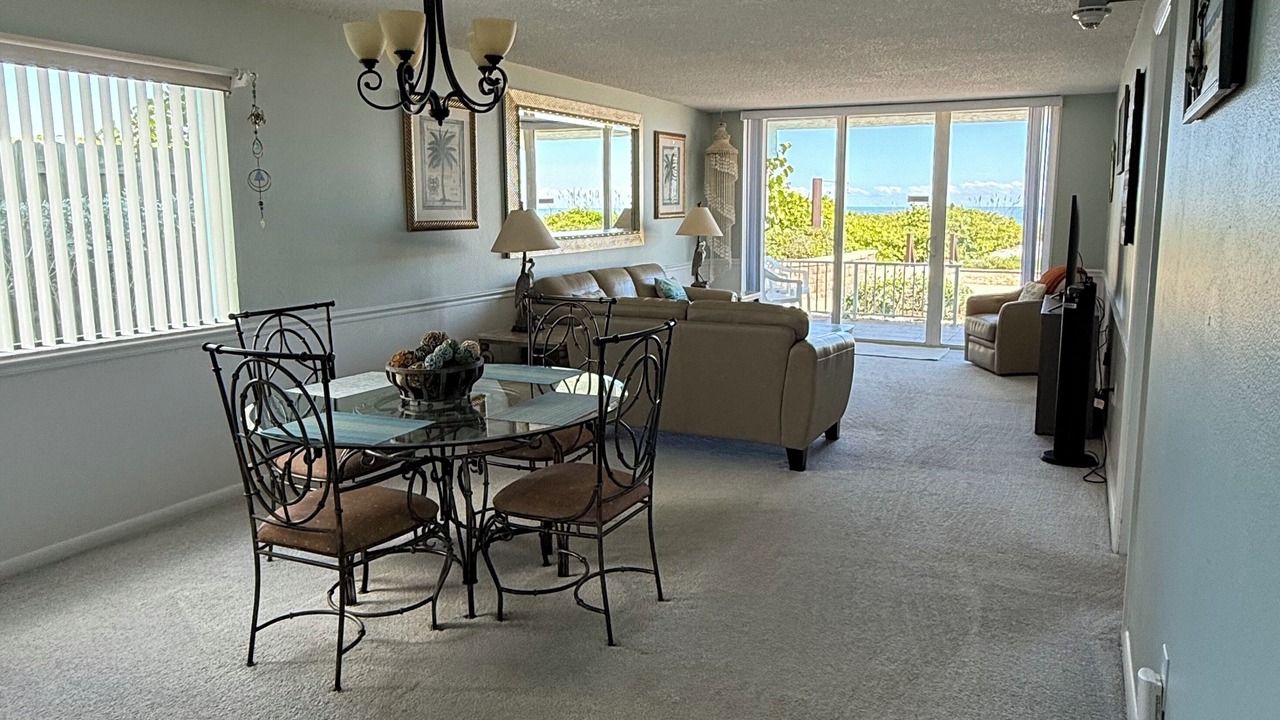 Photo of Livingroom in Crescent Beach