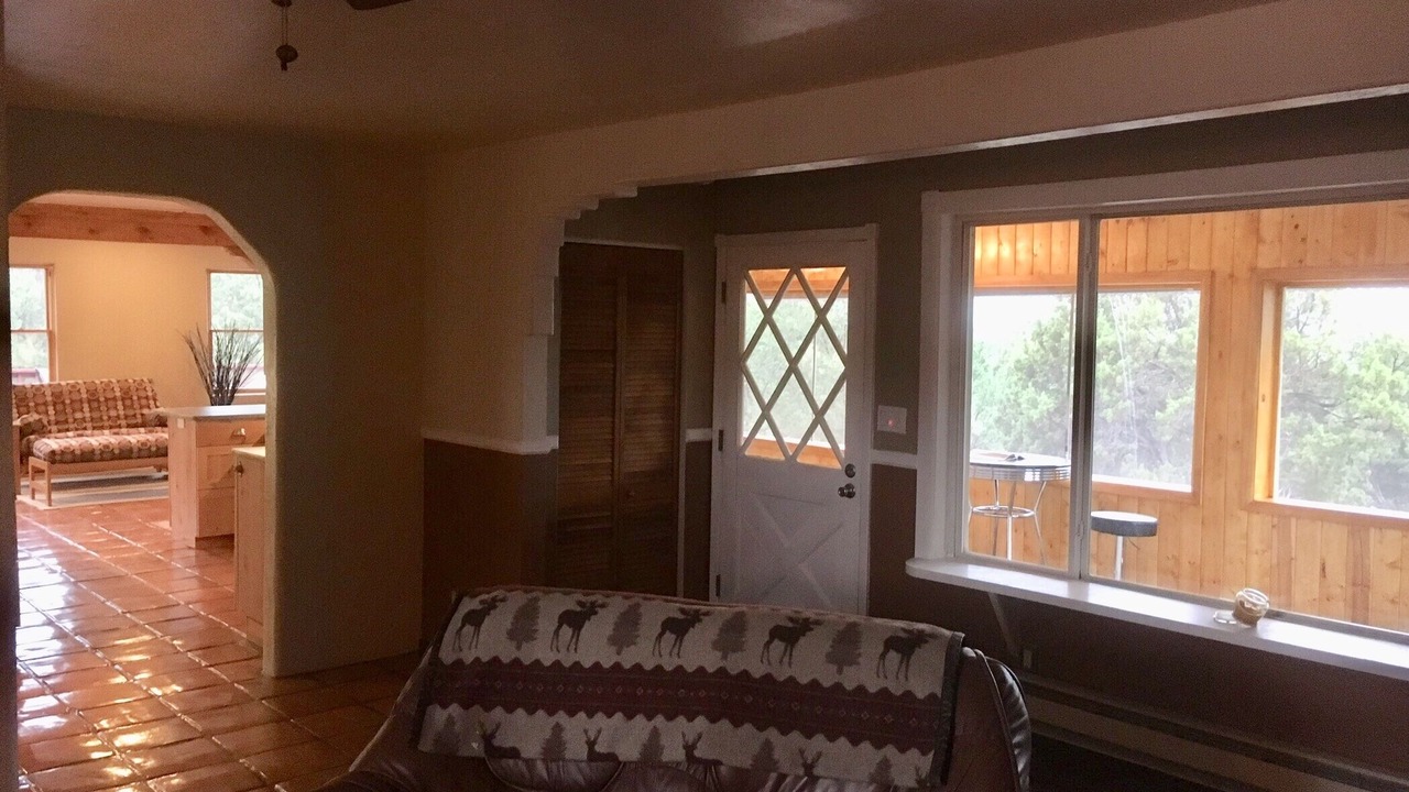 Photo of Livingroom in Sandia Knolls