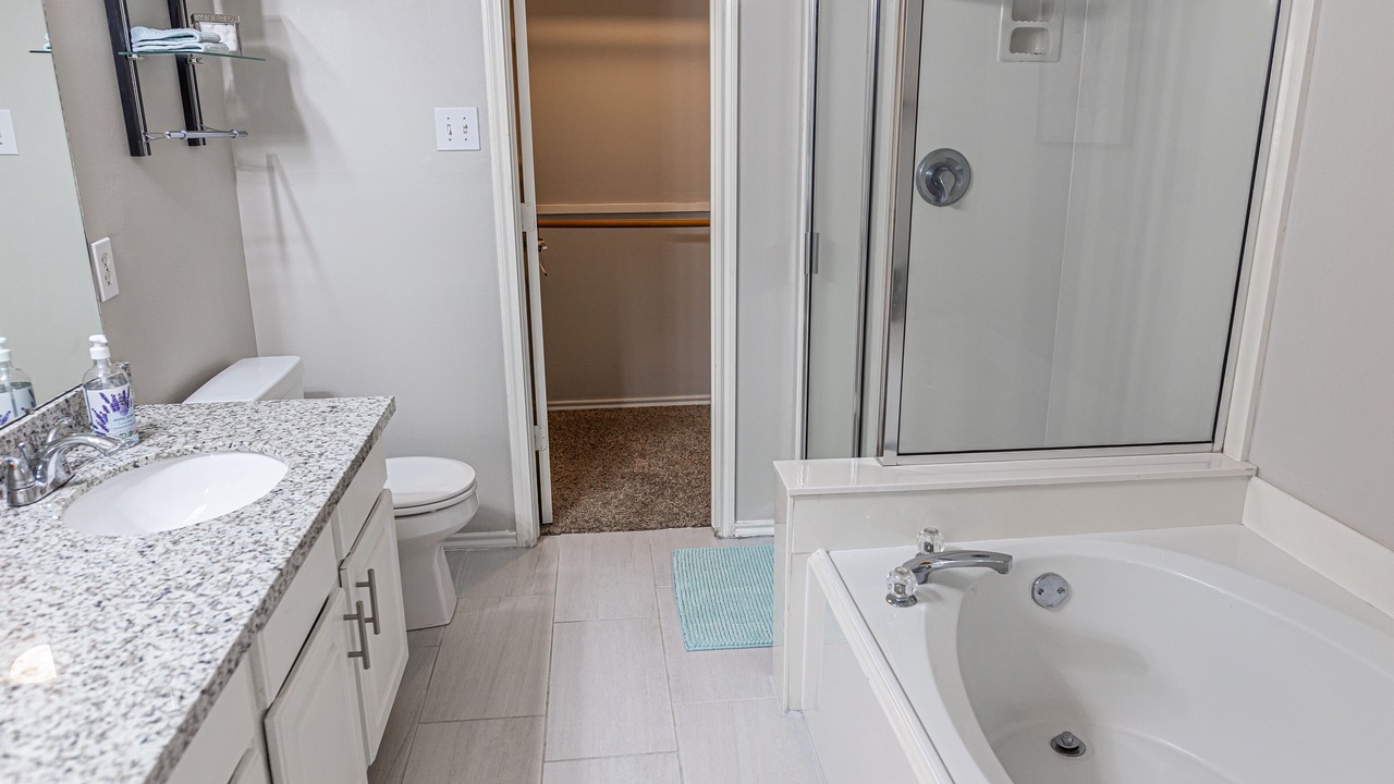 Photo of Bathroom in Alden Bridge