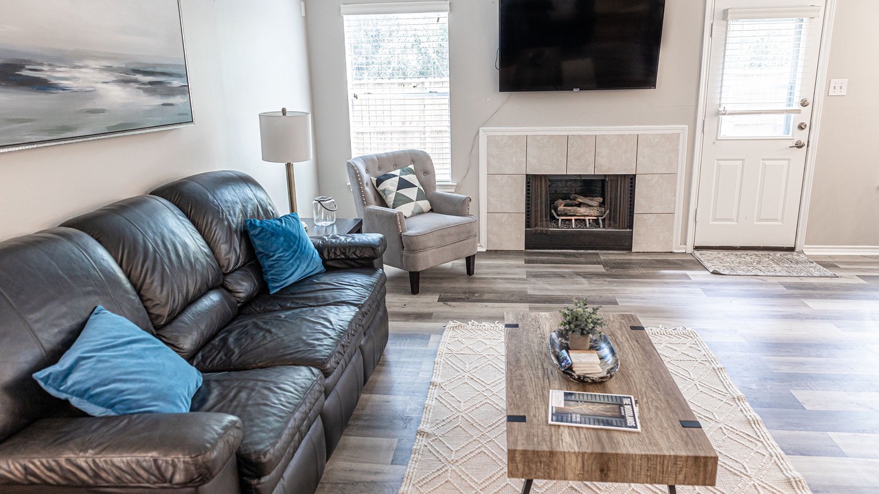 Photo of Livingroom in Alden Bridge