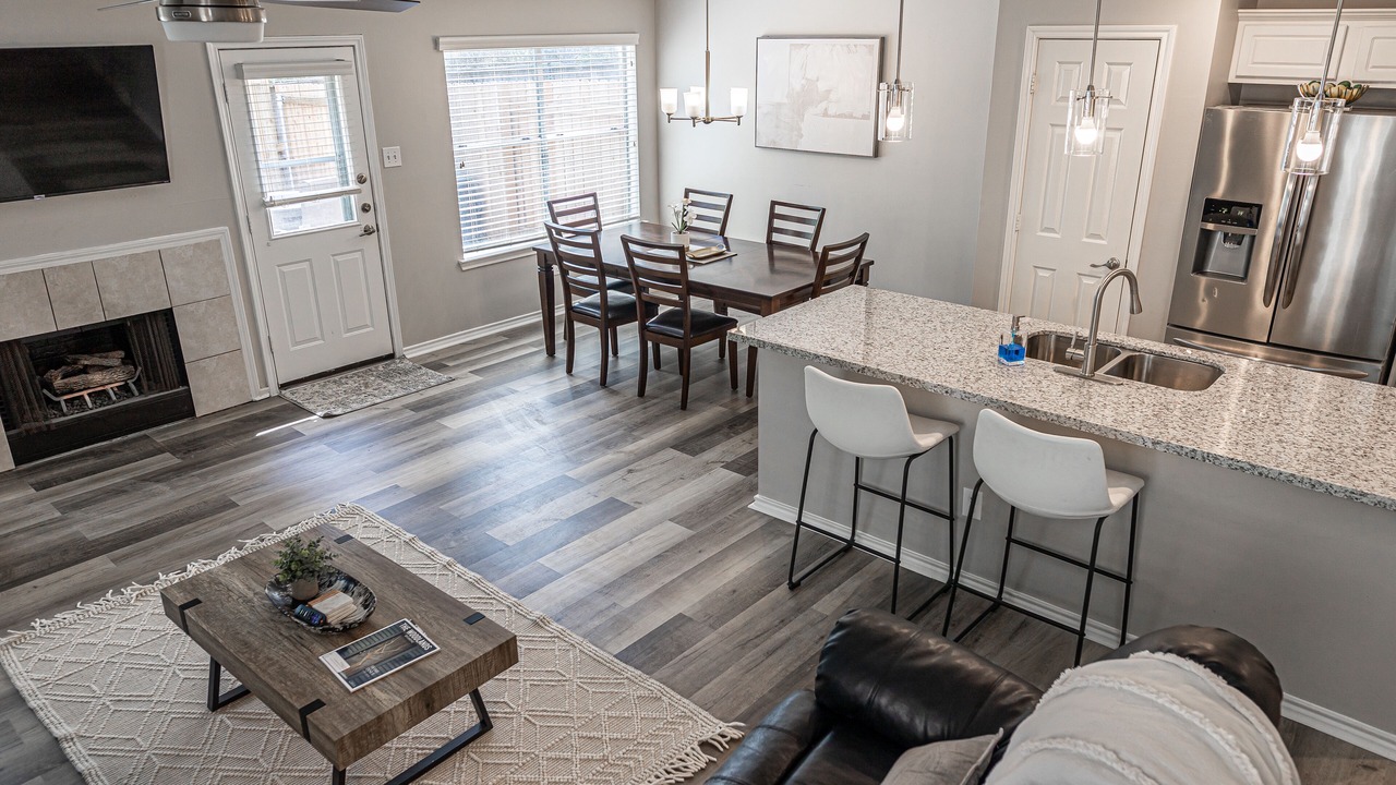 Photo of Livingroom in Alden Bridge