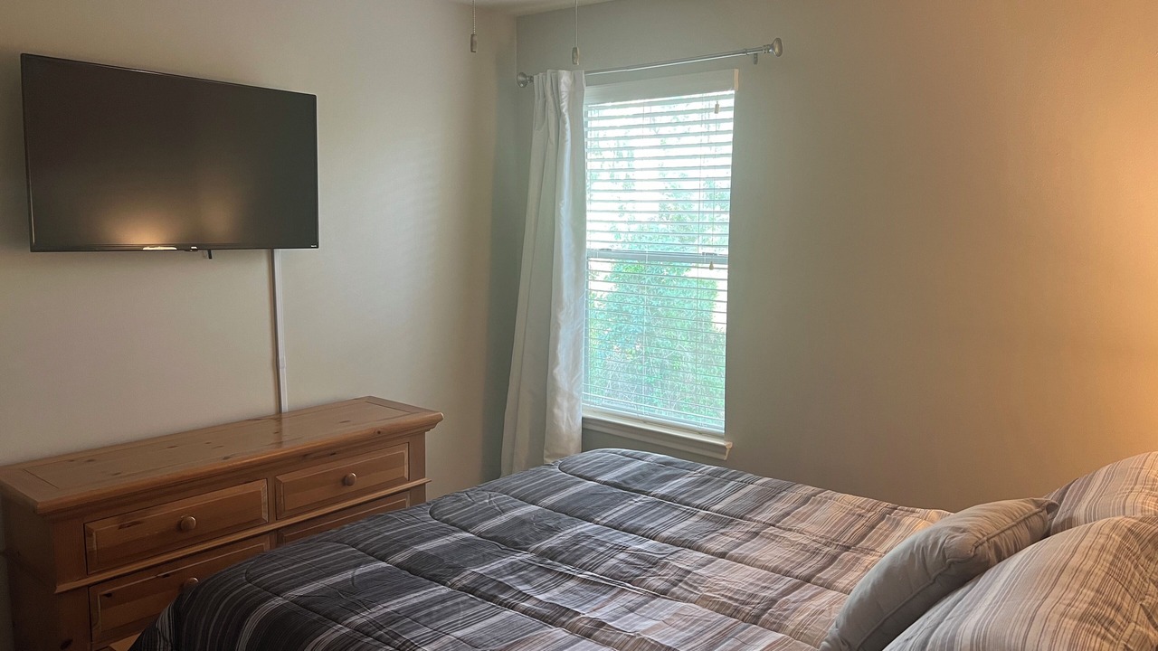 Photo of Bedroom in Alden Bridge