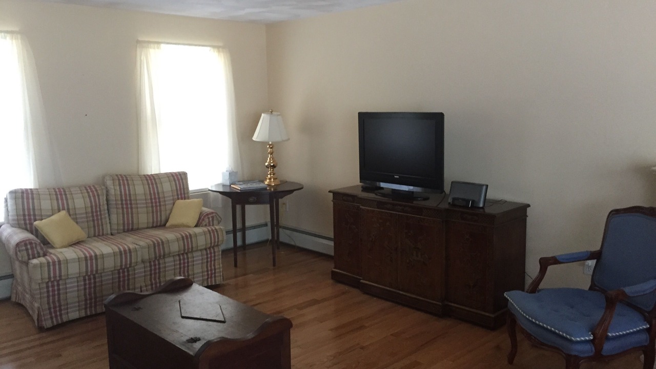 Photo of Livingroom in Kenyon