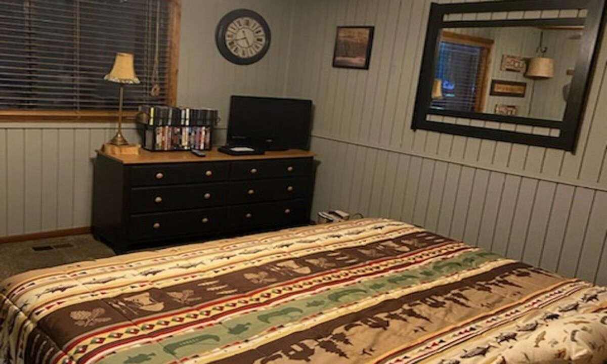 Photo of Bedroom in Sulphur