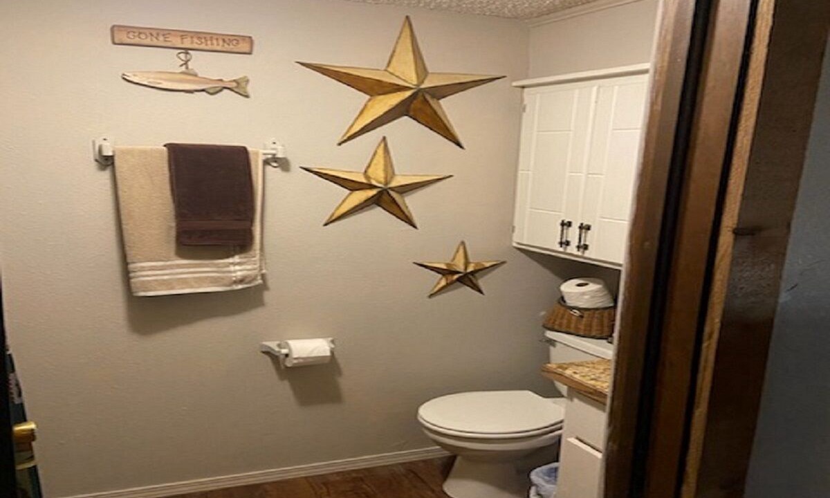 Photo of Bathroom in Sulphur