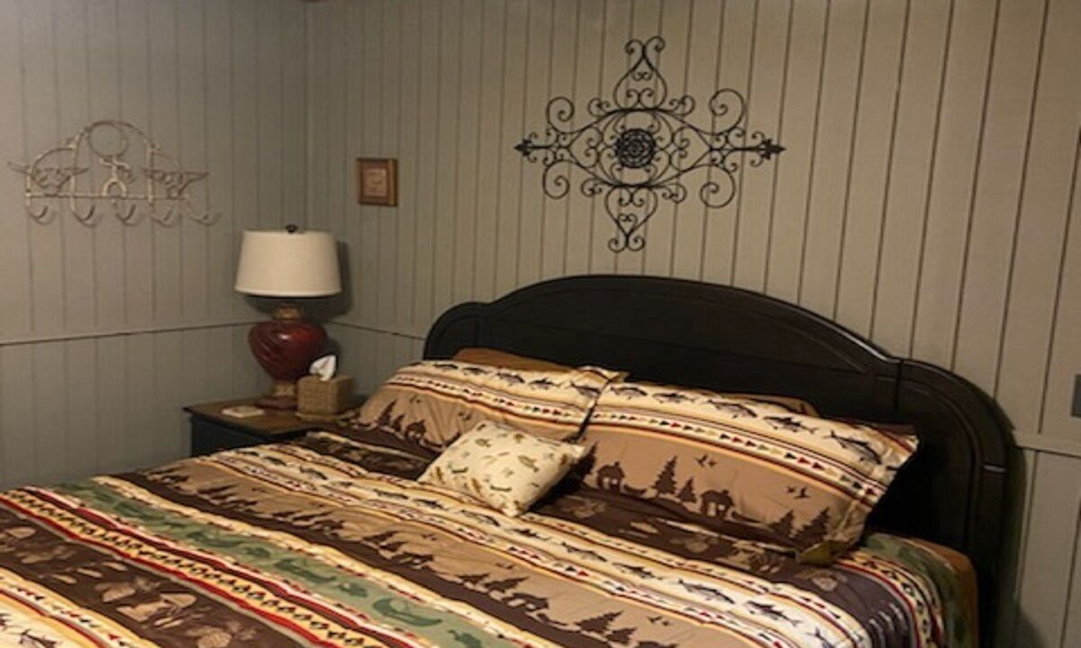 Photo of Bedroom in Sulphur