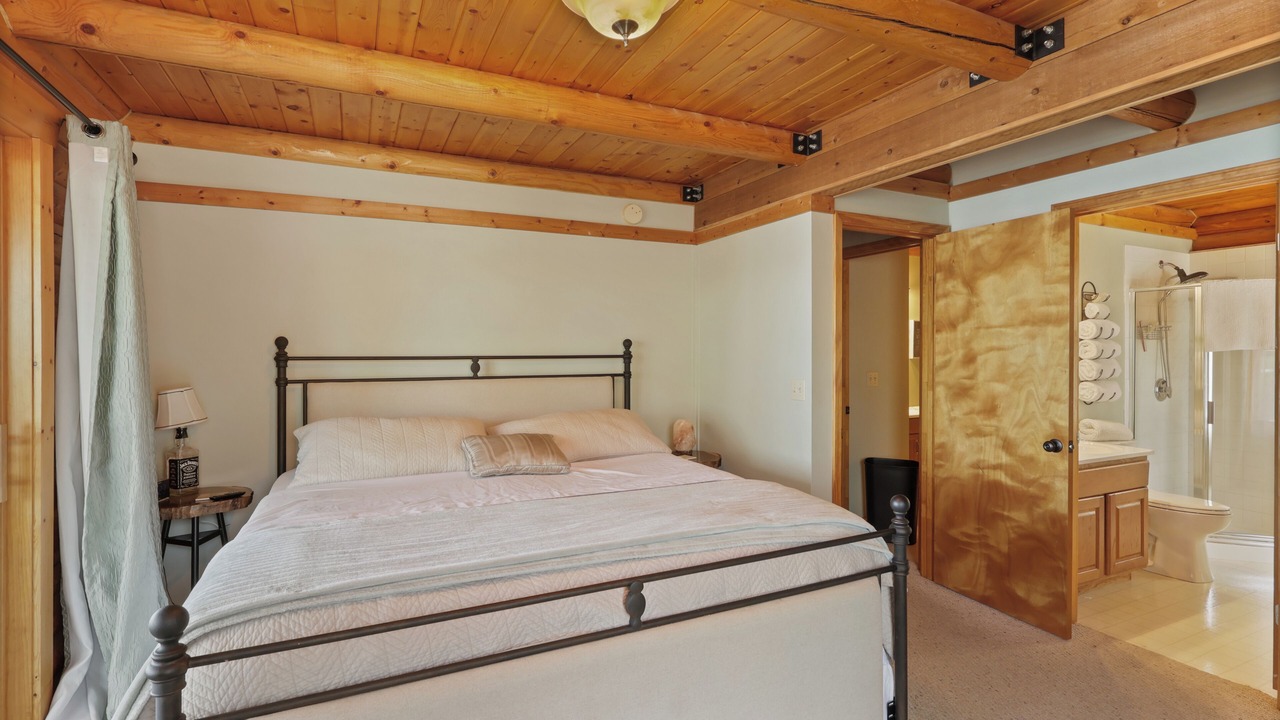 Photo of Bedroom in Sunrise Beach