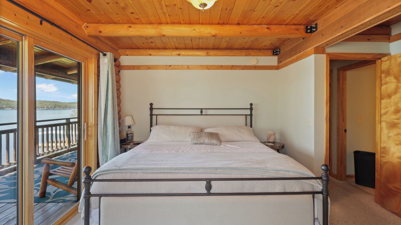 Photo of Bedroom in Sunrise Beach