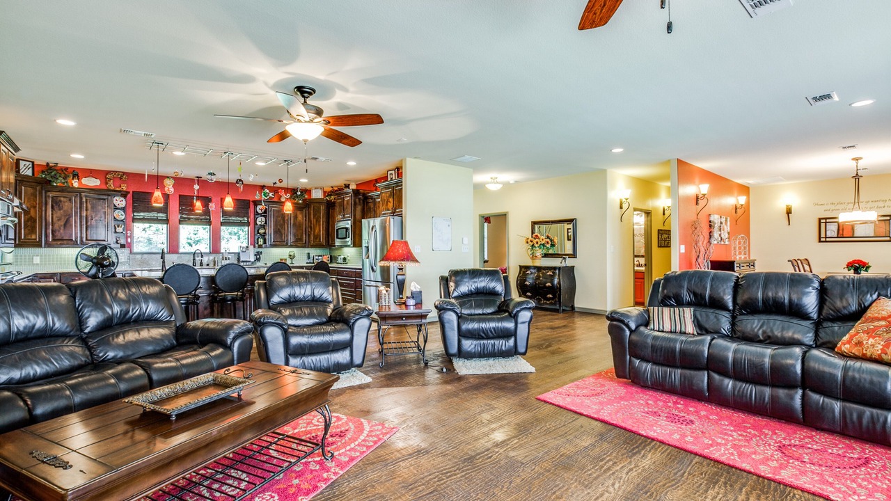 Photo of Livingroom in Granbury