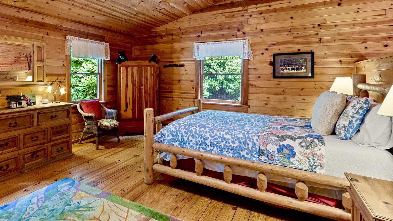 Photo of Bedroom in Hot Springs