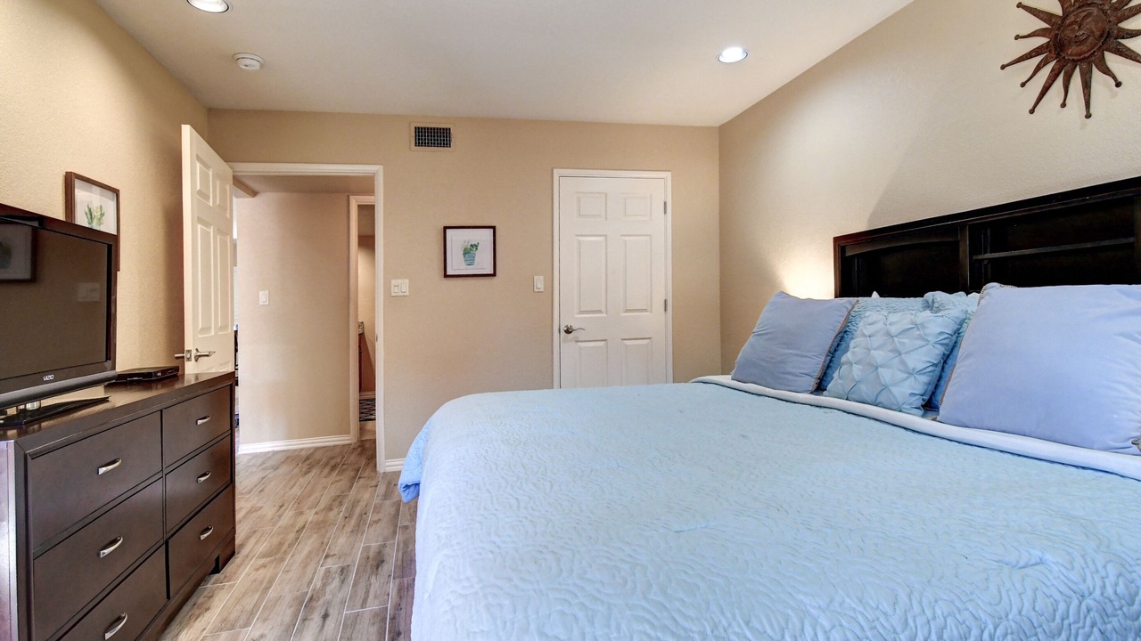 Photo of Bedroom in Paradise Valley Village