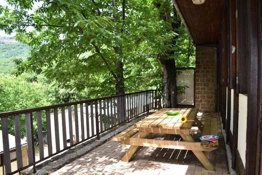 Photo of Patio Balcony in Pourcharesses