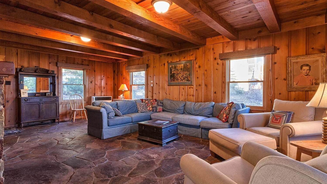 Photo of Livingroom in Ridgewood