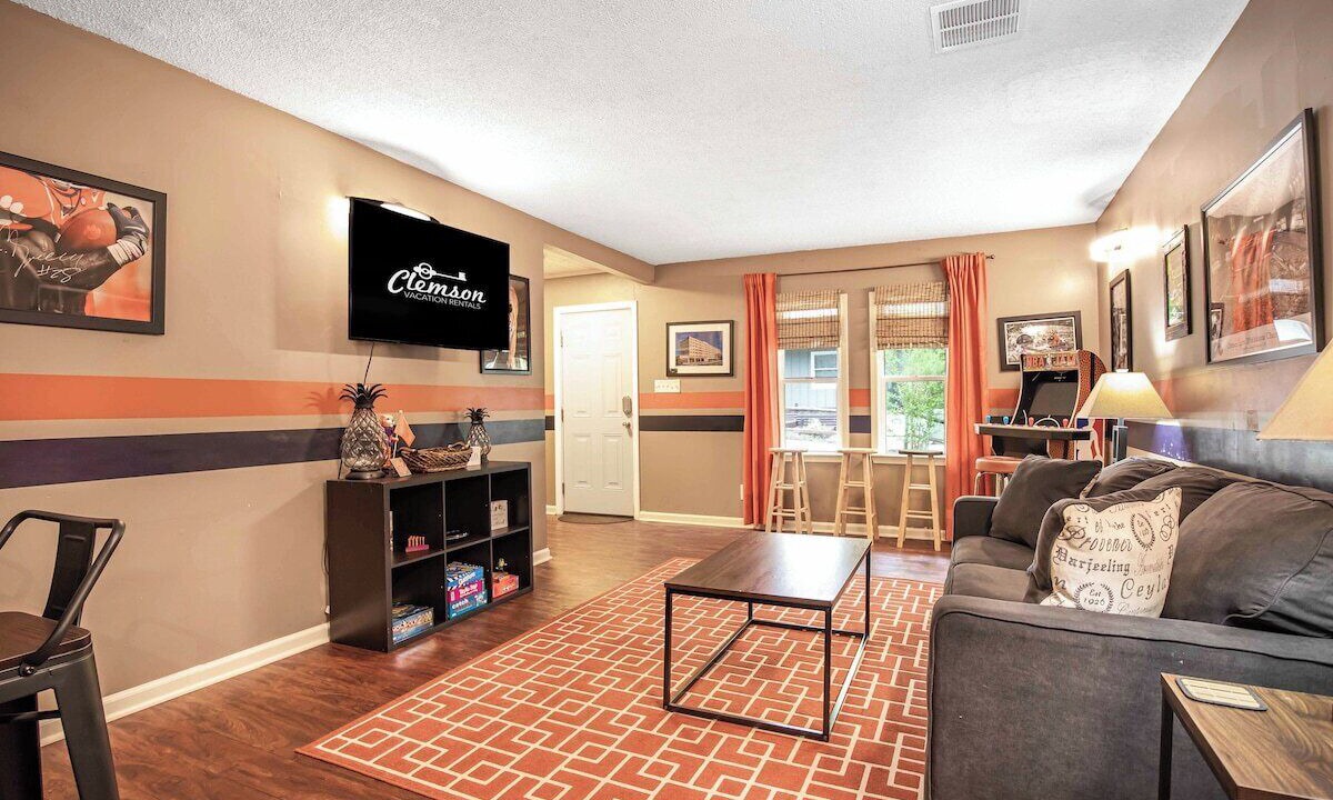 Photo of Livingroom in Clemson