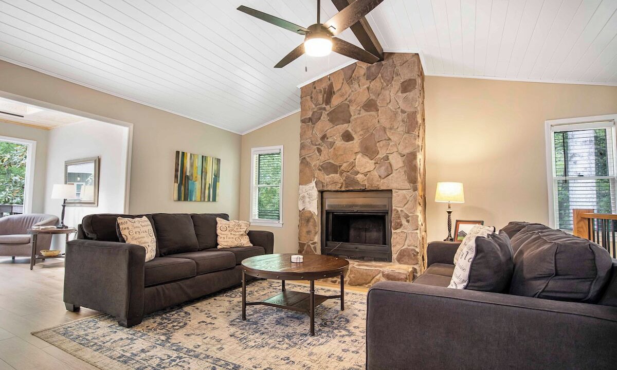 Photo of Livingroom in Clemson