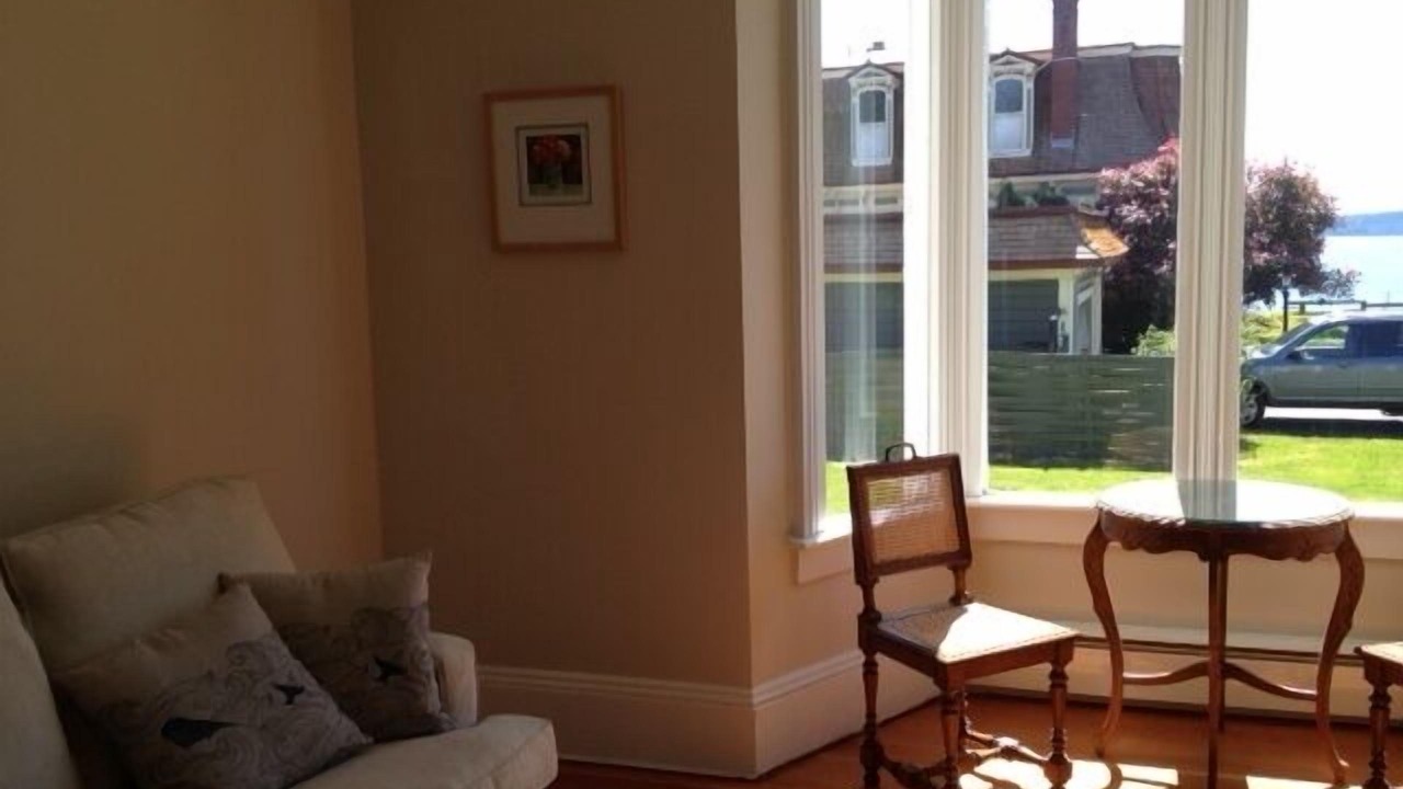 Photo of Livingroom in Port Townsend Historic District