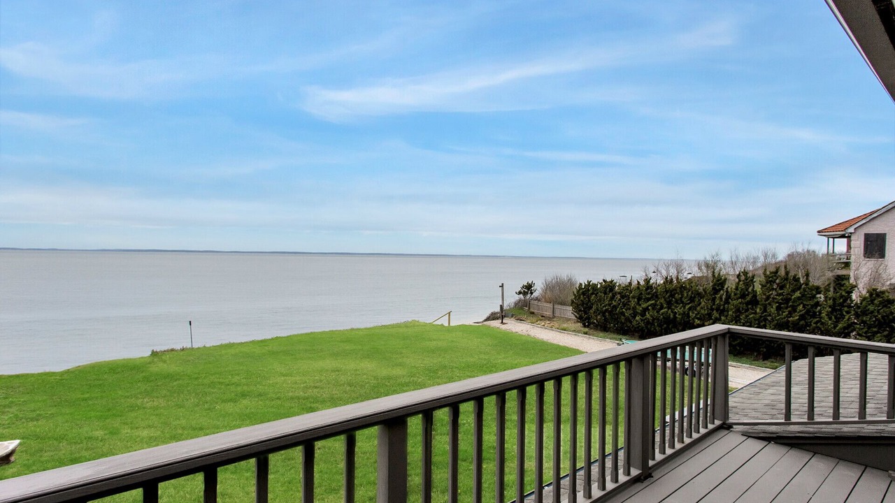 Photo of Patio Balcony in Orient Point