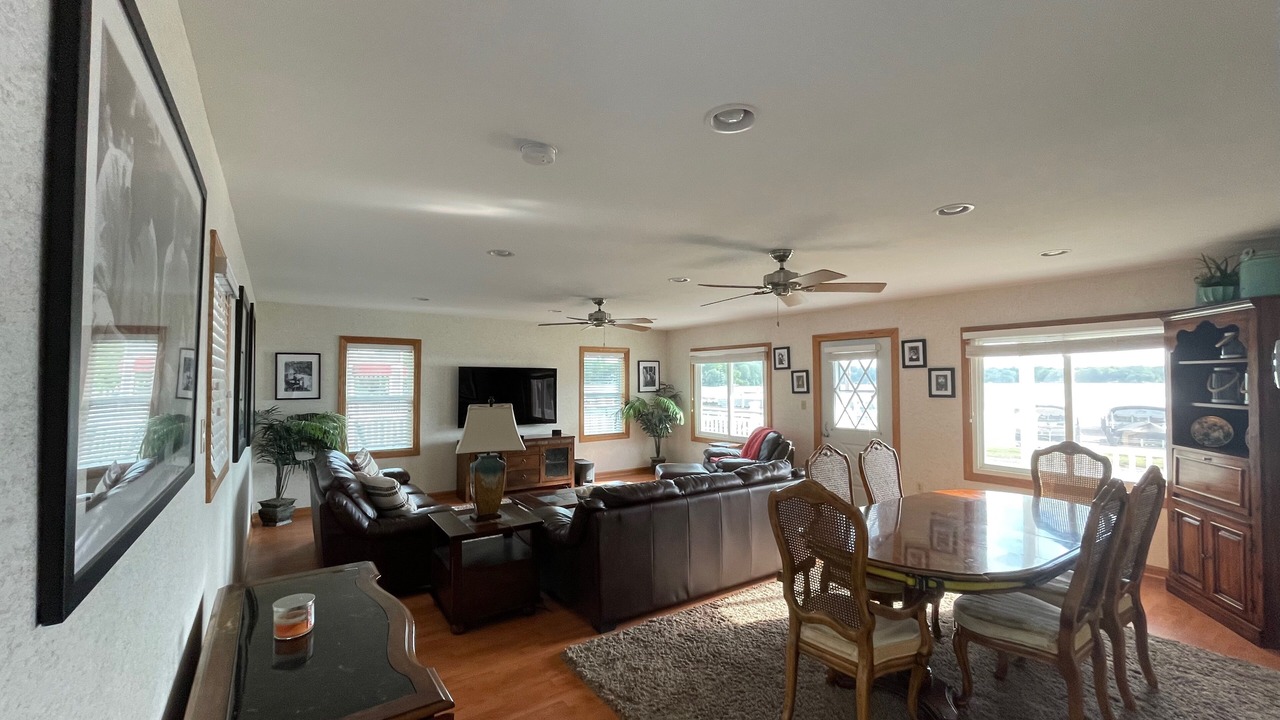 Photo of Livingroom in East Troy