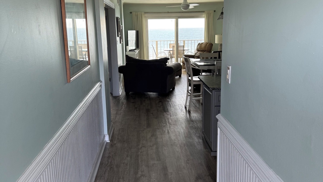 Photo of Livingroom in Biltmore Beach