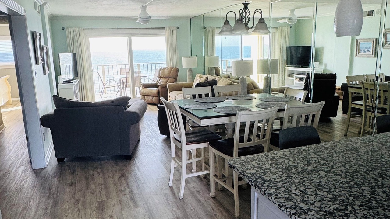 Photo of Livingroom in Biltmore Beach