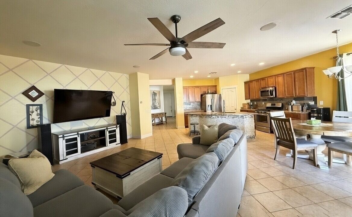Photo of Livingroom in Canyon Trails