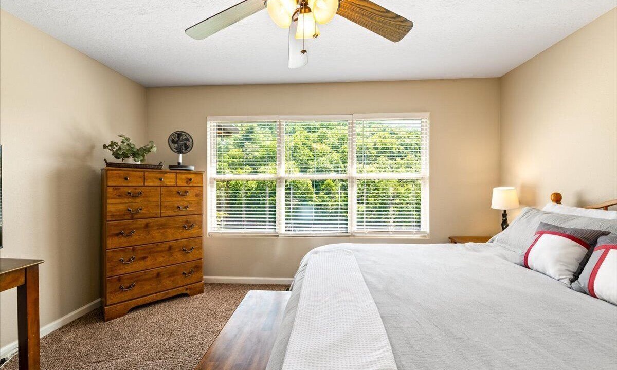 Photo of Bedroom in Lakeside Estates