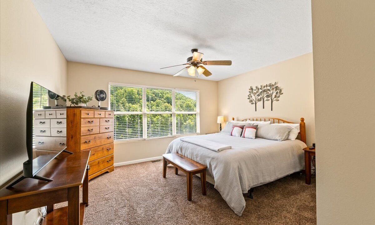 Photo of Bedroom in Lakeside Estates