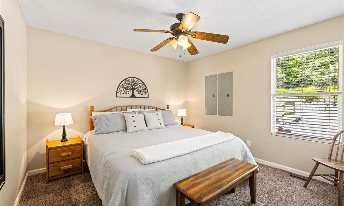 Photo of Bedroom in Lakeside Estates