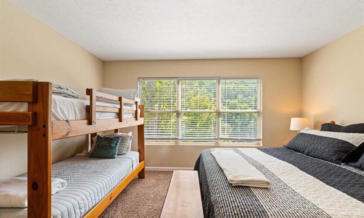 Photo of Bedroom in Lakeside Estates