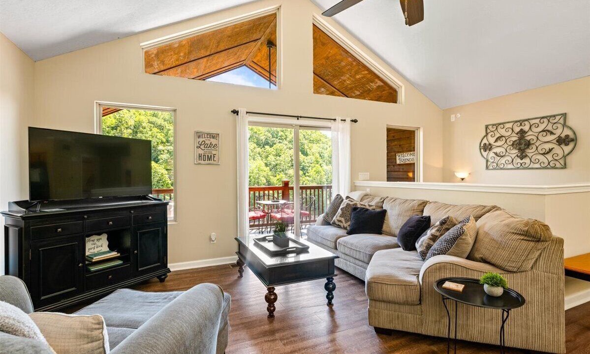 Photo of Livingroom in Lakeside Estates
