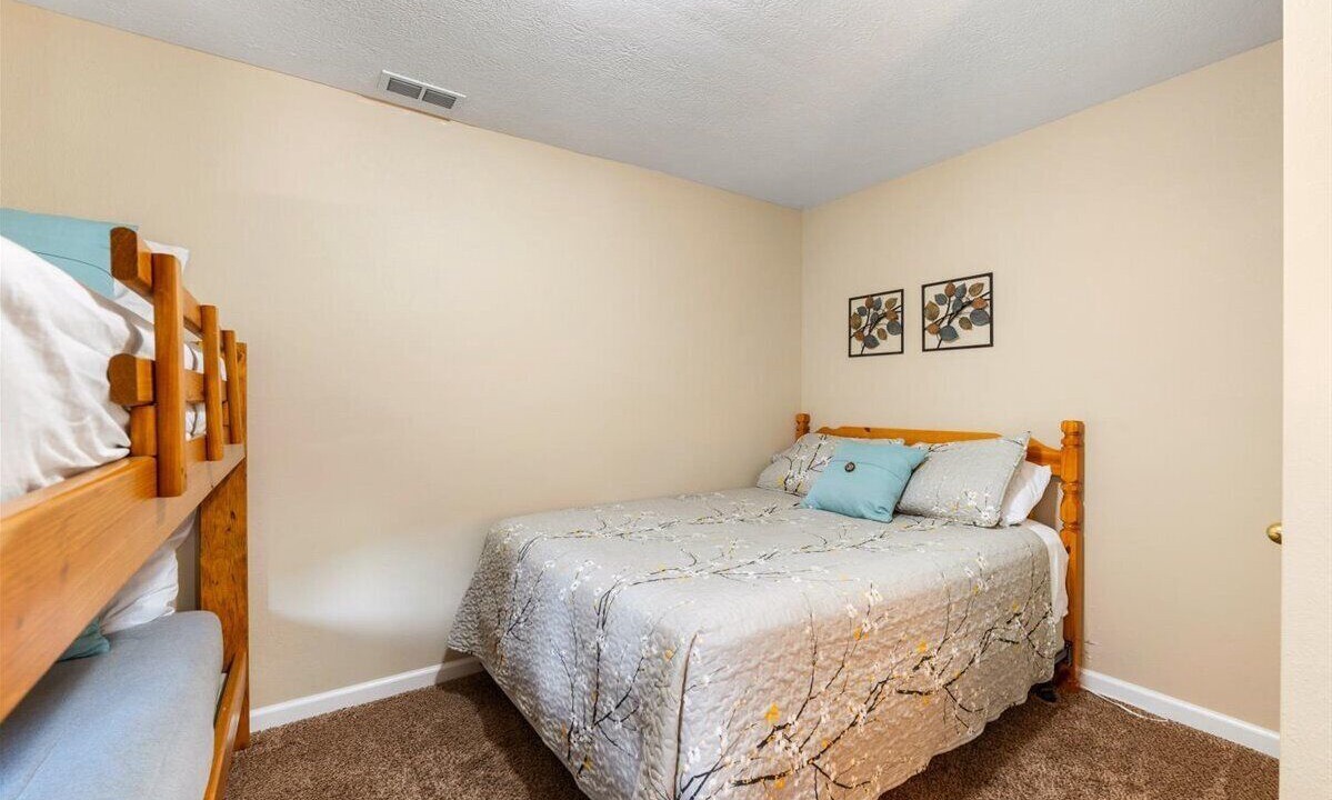 Photo of Bedroom in Lakeside Estates