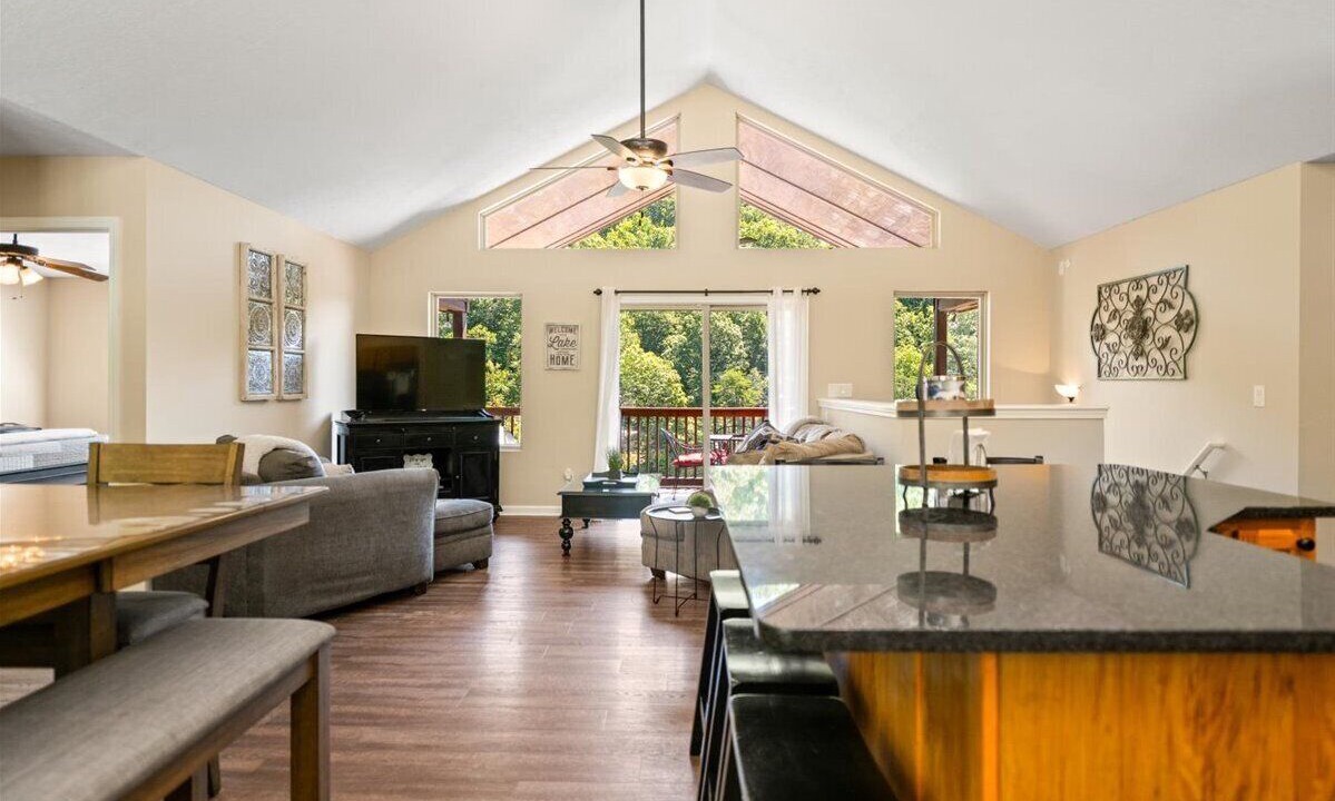 Photo of Livingroom in Lakeside Estates
