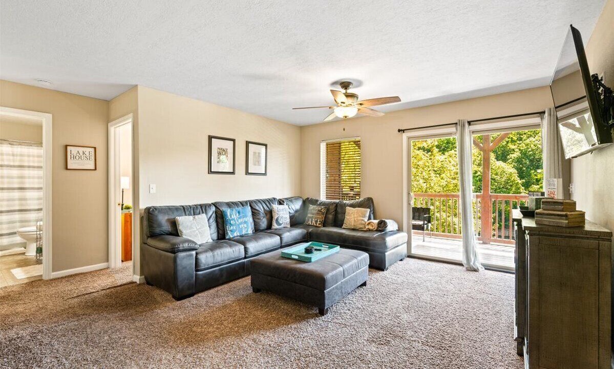 Photo of Livingroom in Lakeside Estates