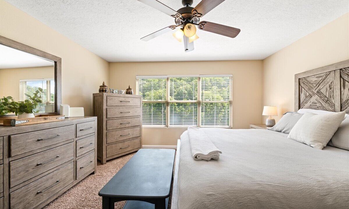 Photo of Bedroom in Lakeside Estates