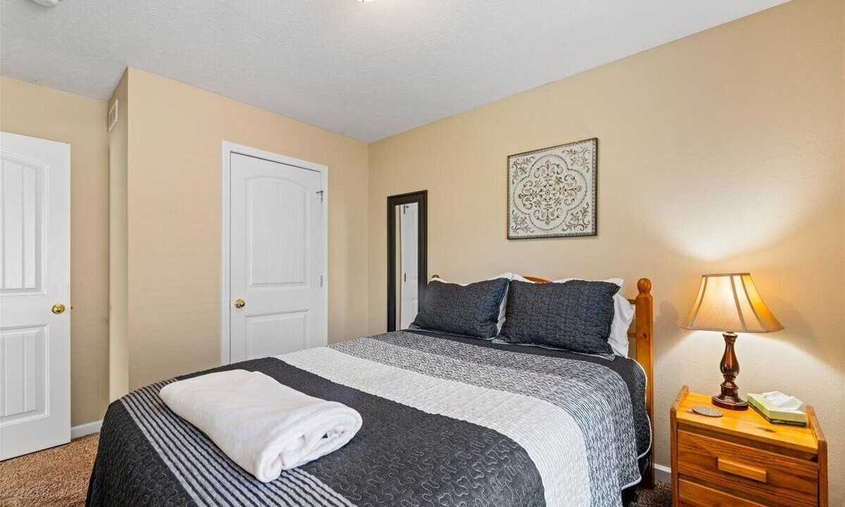 Photo of Bedroom in Lakeside Estates