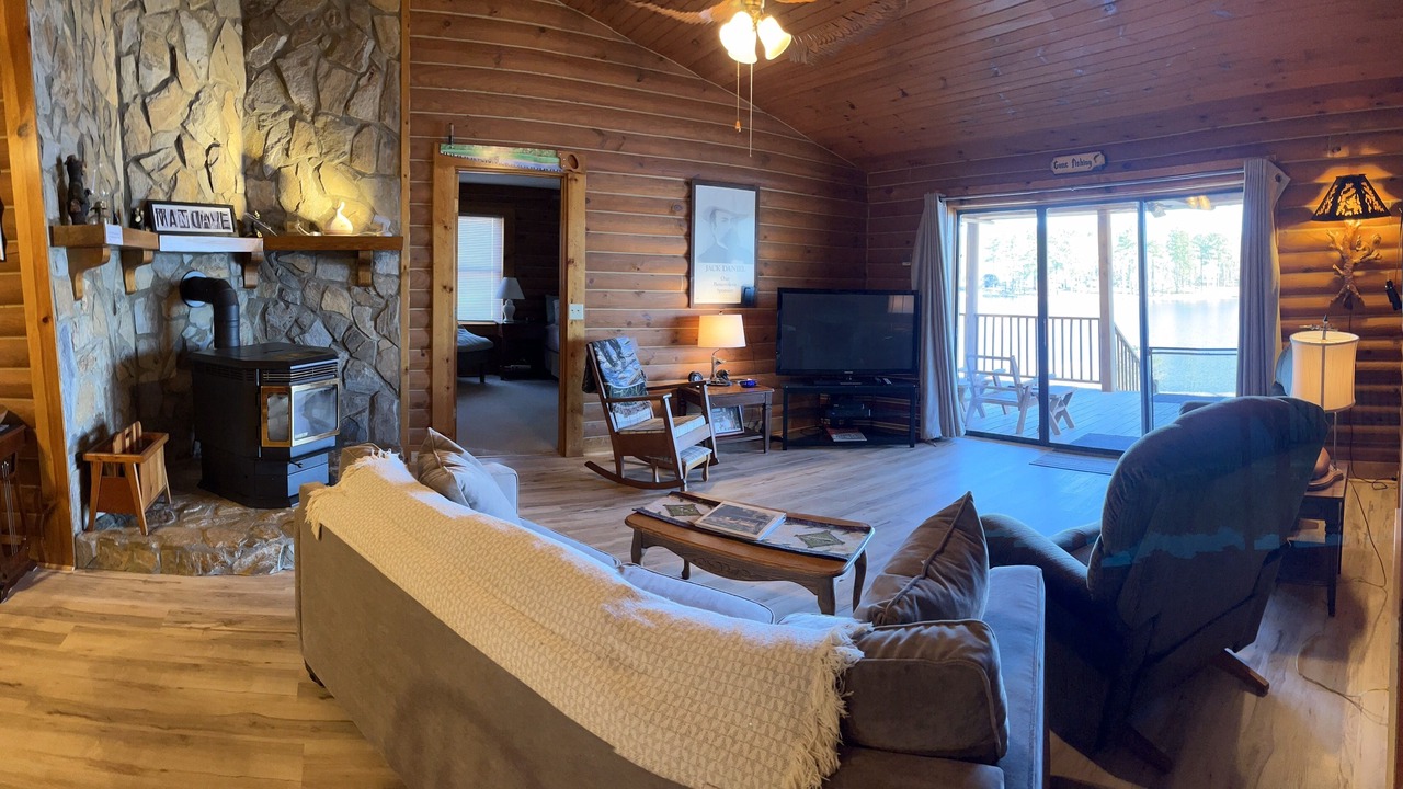 Photo of Livingroom in Langley