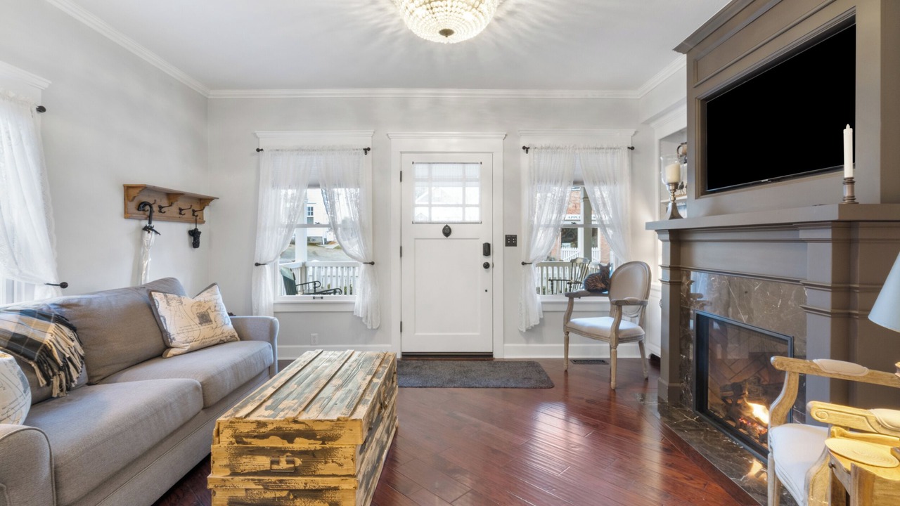 Photo of Livingroom in Jacksonville