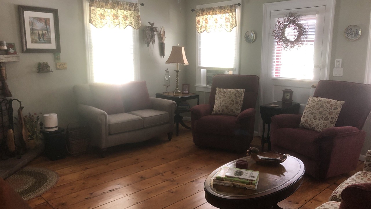 Photo of Livingroom in Town of Sharon