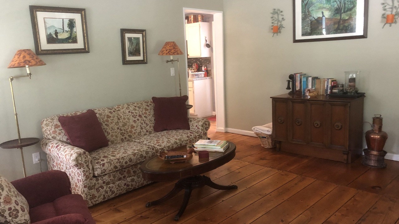 Photo of Livingroom in Town of Sharon