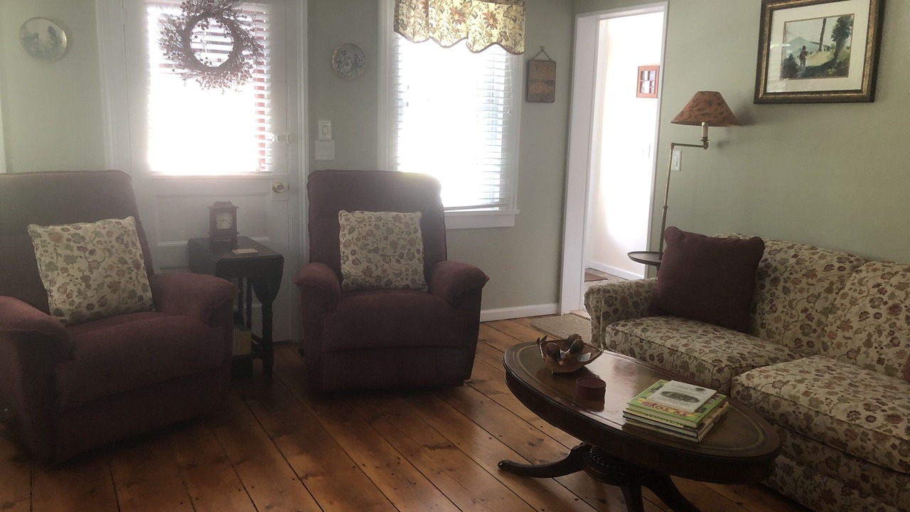 Photo of Livingroom in Town of Sharon