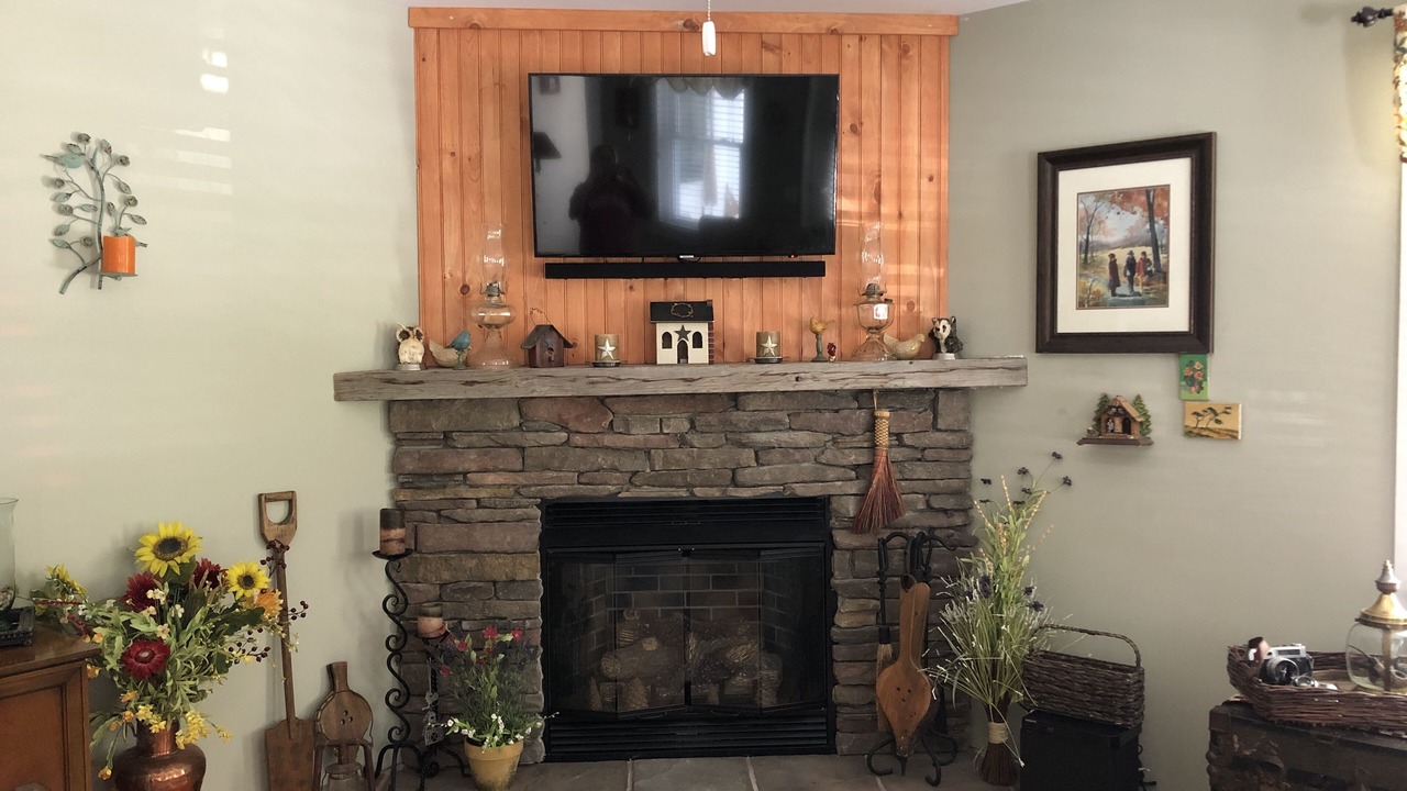 Photo of Livingroom in Town of Sharon