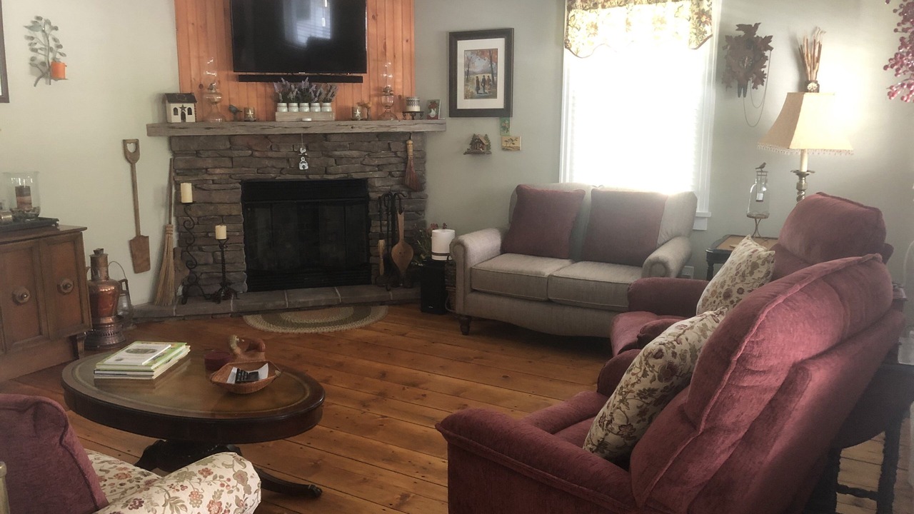 Photo of Livingroom in Town of Sharon