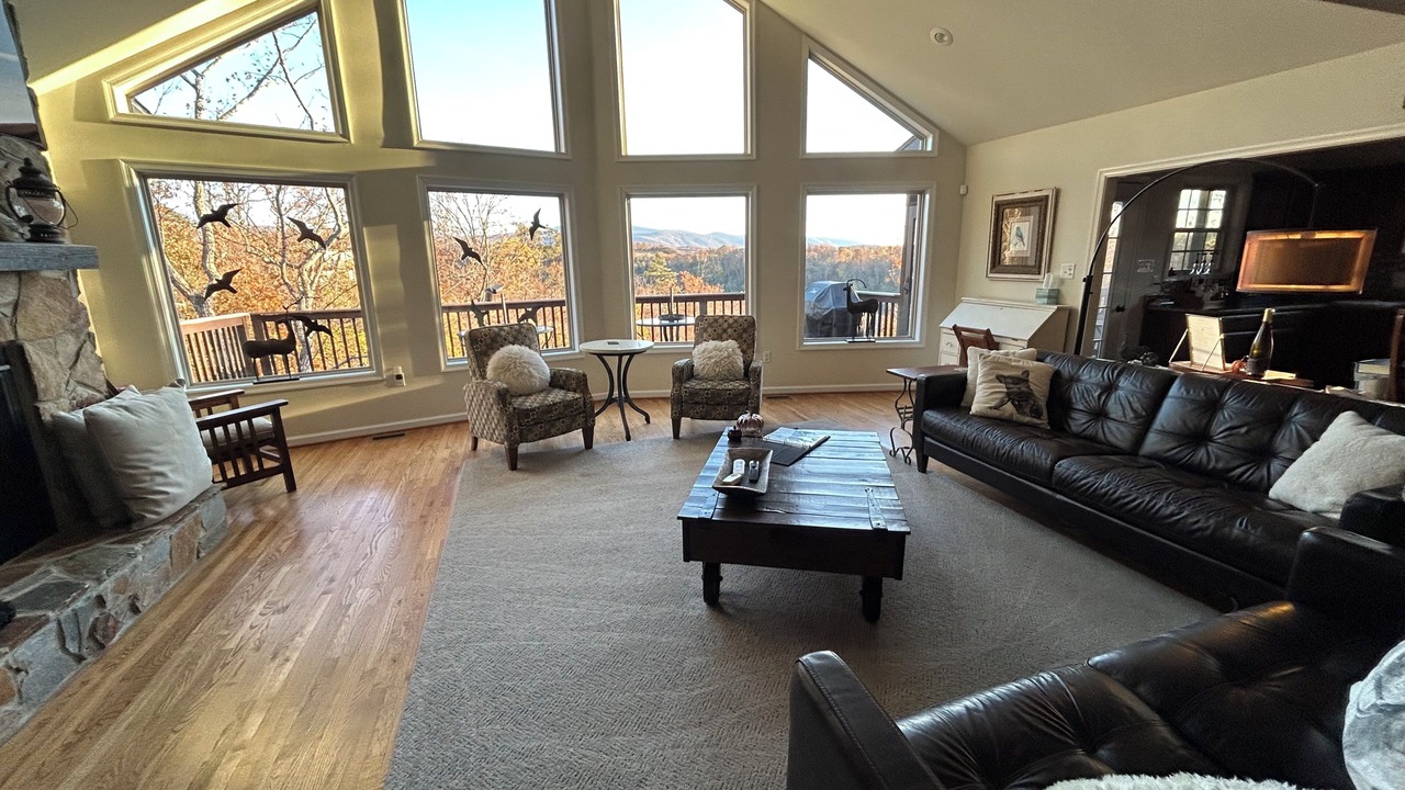 Photo of Livingroom in Front Royal