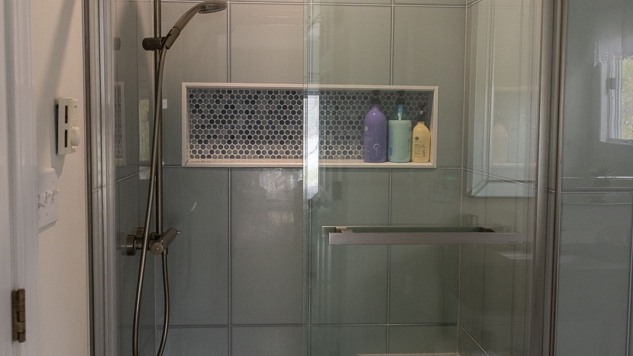 Photo of Bathroom in Hall Quarry