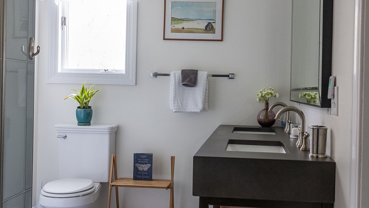 Photo of Bathroom in Hall Quarry