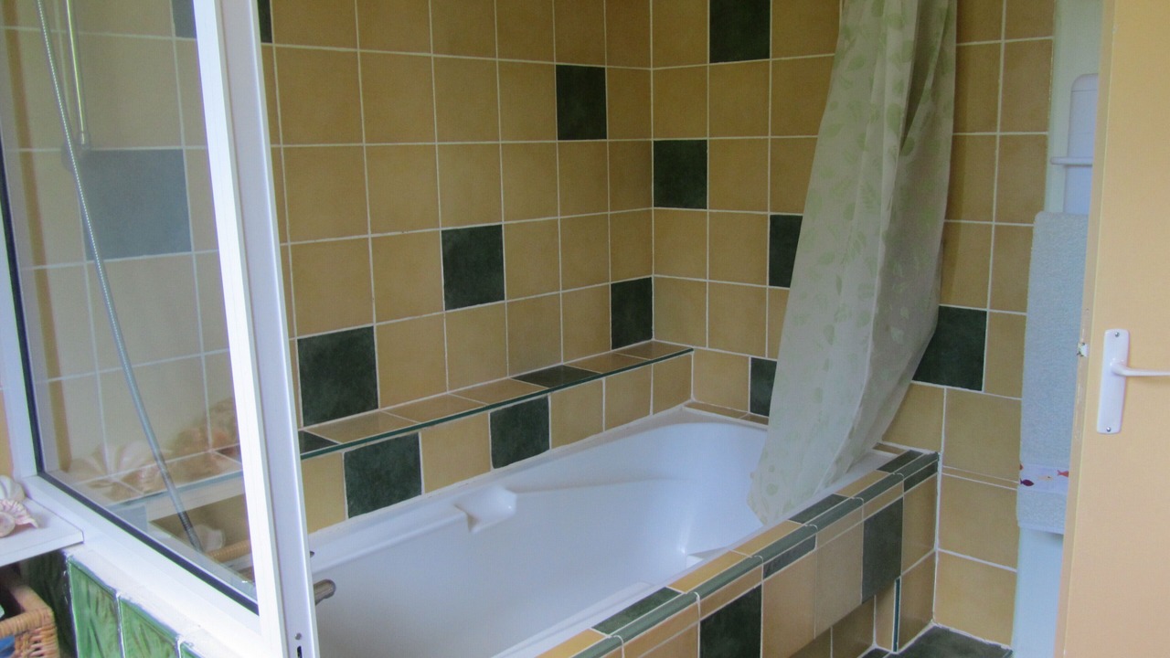 Photo of Bathroom in Tourbes