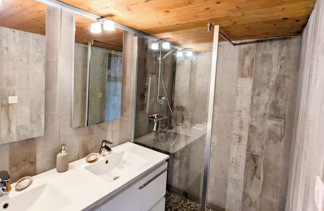 Photo of Bathroom in Beaumes-de-Venise